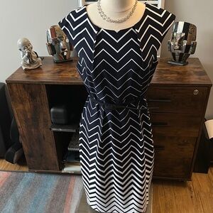 Dress Barn Black and White Sheath Dress Sleeveless Crew Neck